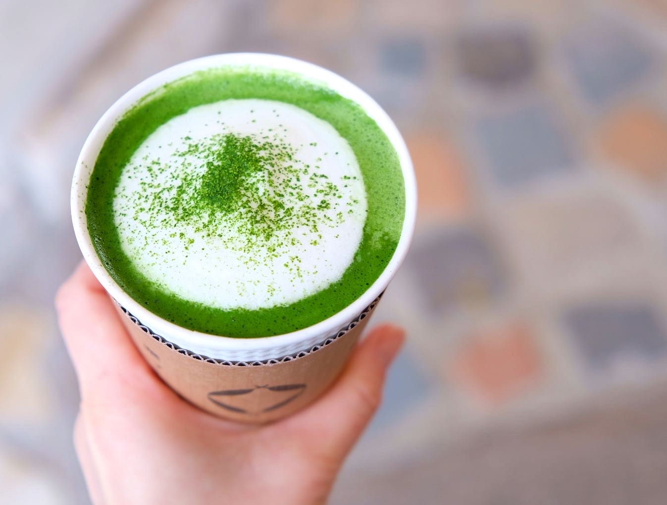 茶せんで作る本格派「抹茶ラテ」 | 【岡山市北区】日本茶専門店
